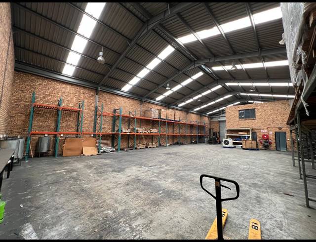 461M² WAREHOUSE TO LET IN STRIJDOMPARK